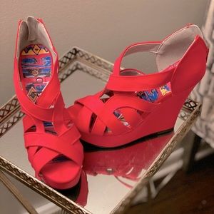 Fuschia Wedges